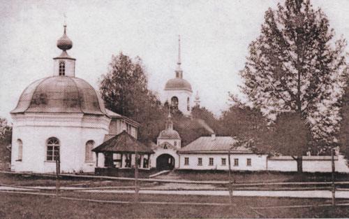 Тихвинский Николаевский Беседный монастырь. Часовня, святые врата и храм Святителя Николая Чудотворца. Фото до 1924