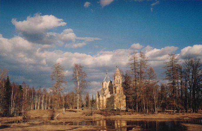 Поселок Лисино-Корпус. Церковь Происхождения Честных древ Животворящего Креста Господня