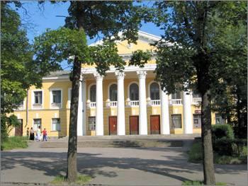Городской Дом культуры в г. Гатчине